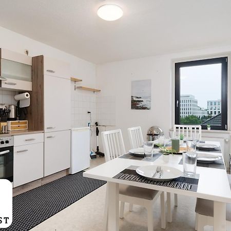 Einfach Aber Sehr Komfortabel - Wohnung Fuer 6 Personen - 2Xwc - Grupen, Messe, Monteure, Studenten - Voll Ausgestattet - 6 Betten 140X200Cm Hochwertig, 3 Smart-Tv 55 Zoll Netflix, 1000 Mbit Wlan, Voll Ausgestattete Kueche Duisburg Exterior foto