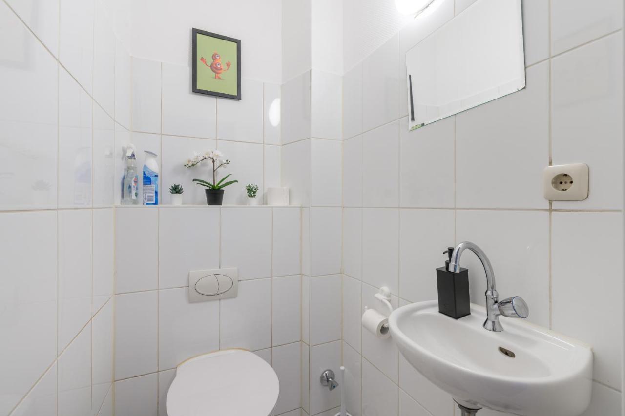 Einfach Aber Sehr Komfortabel - Wohnung Fuer 6 Personen - 2Xwc - Grupen, Messe, Monteure, Studenten - Voll Ausgestattet - 6 Betten 140X200Cm Hochwertig, 3 Smart-Tv 55 Zoll Netflix, 1000 Mbit Wlan, Voll Ausgestattete Kueche Duisburg Exterior foto